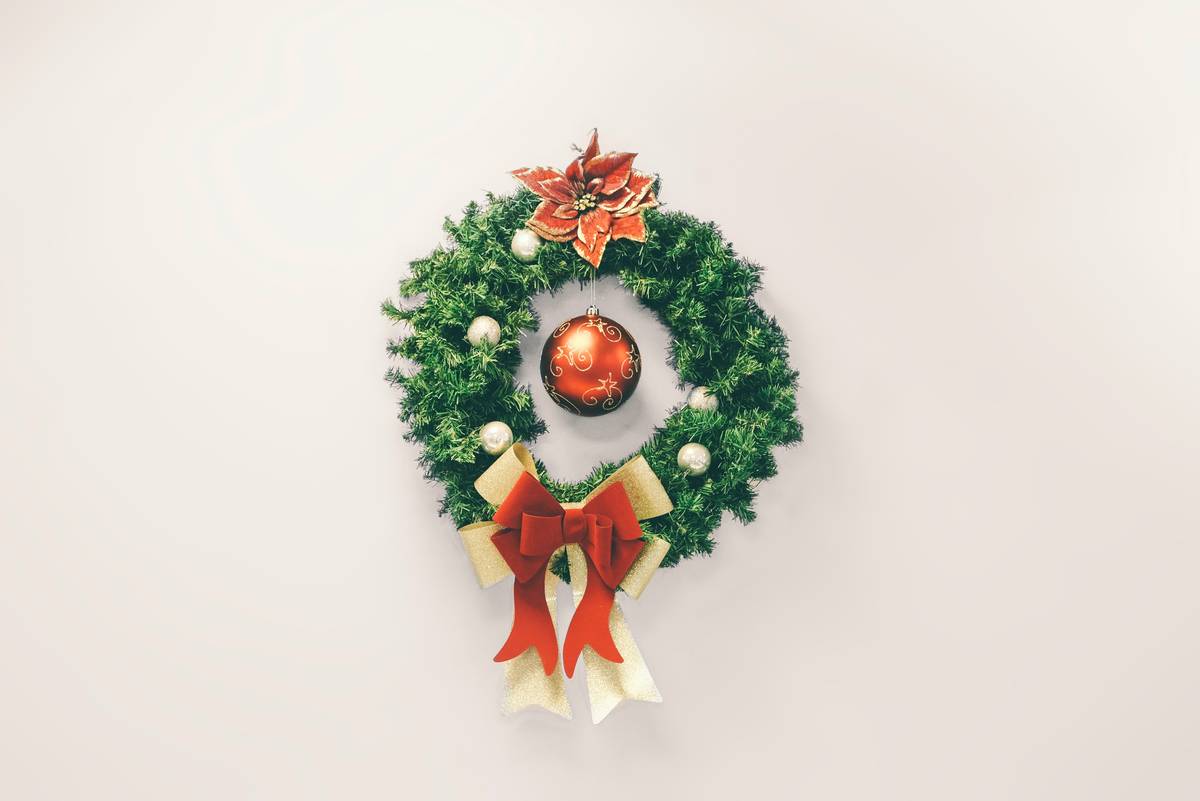 Handmade seasonal item wreath make own near using foraged greenery and natural textures